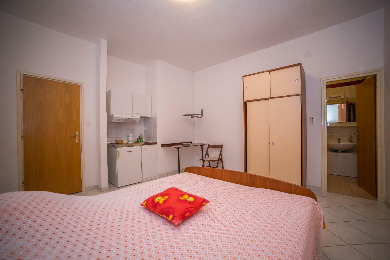 Apartmani Ina Povlja  Luaran gambar